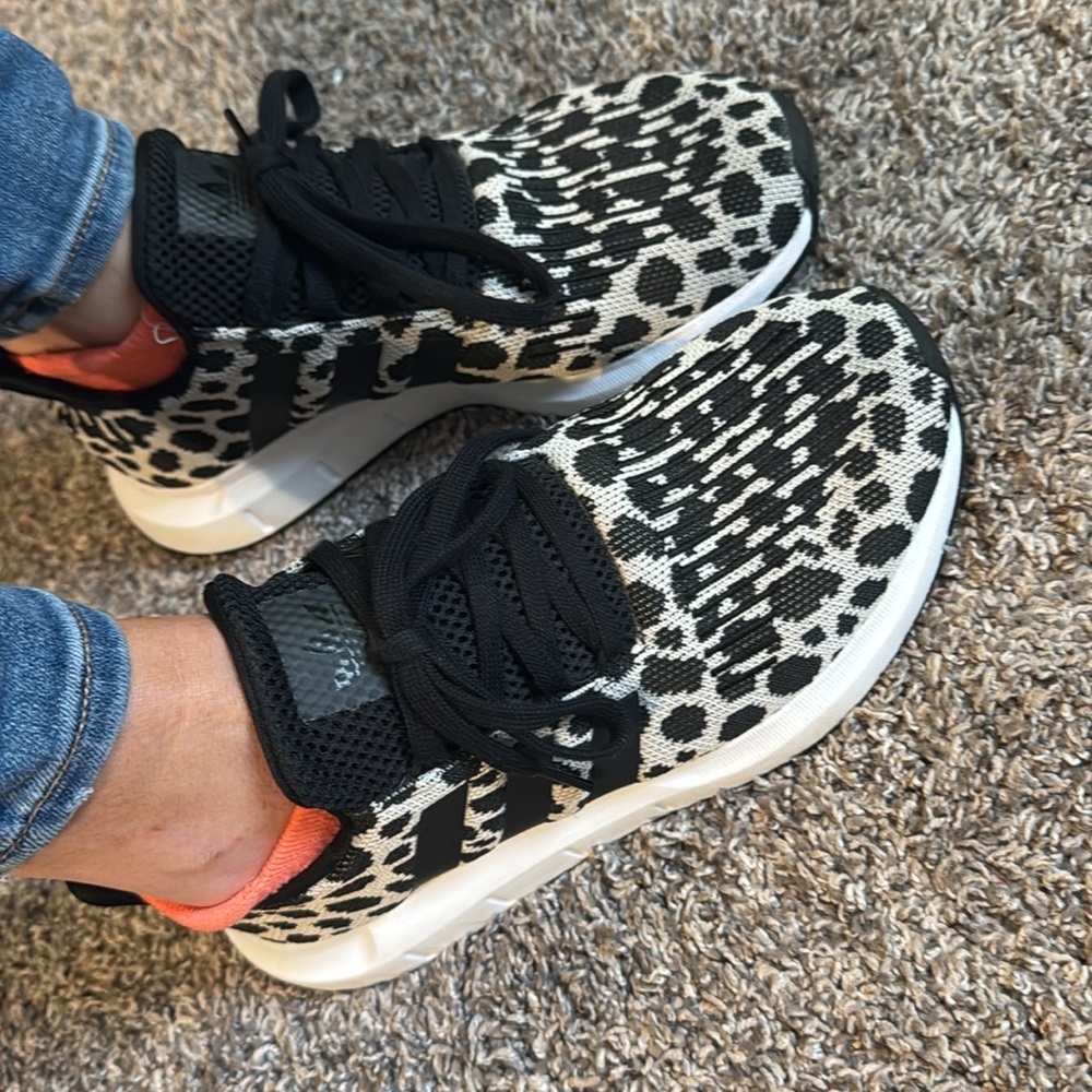 7.5 Woman’s Adidas Black and White Cheetah Leopard Patterned Sneakers - Picture 11 of 12
